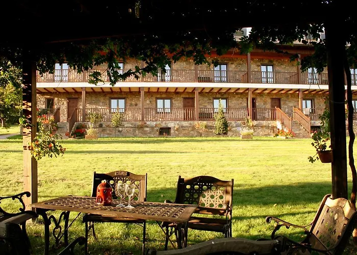 Alojamiento En Entorno Rural Los Trobos